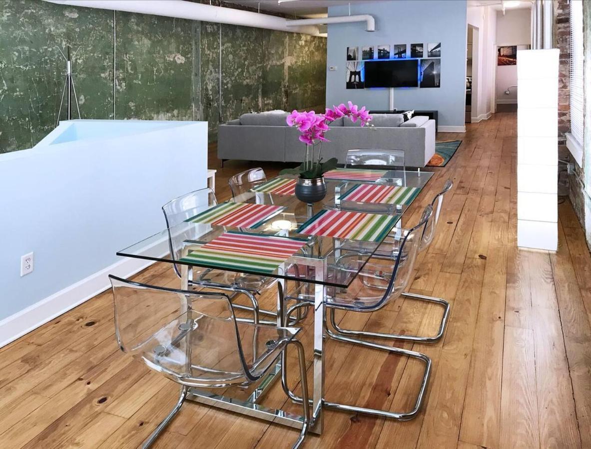 Downtown Salon - Location - Comfort - Style *